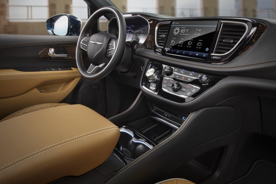 Интерьер Chrysler Pacifica Pinnacle AWD (RU) 2020 года  (фото 17 из 82)